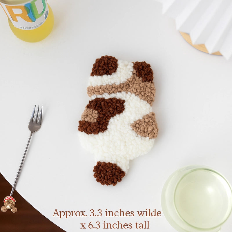 Cozy cat pattern with gentle brown tones.